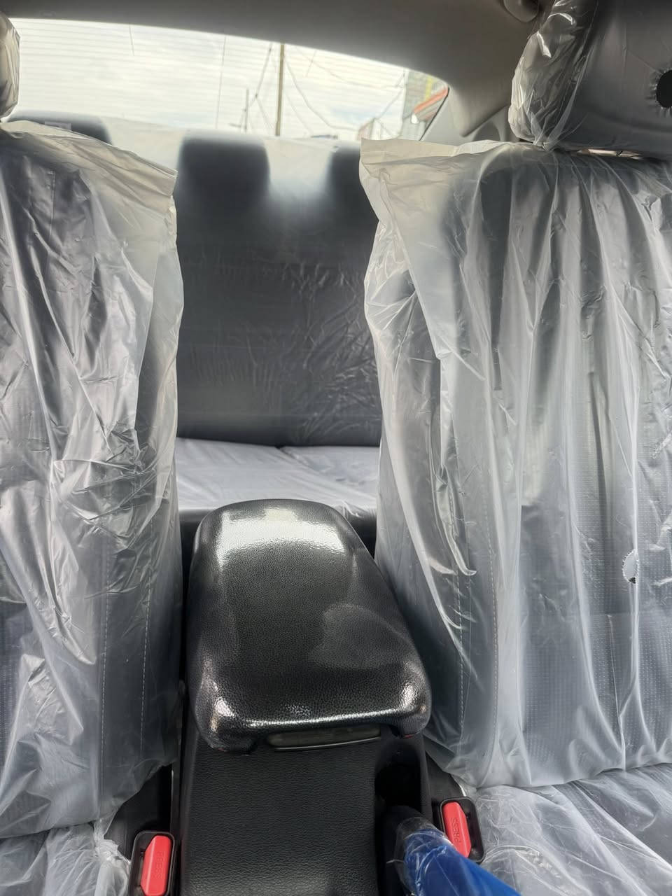 سلام عليكم
كيا سيراتو خليجي ١٦٠٠
 موديل ٢١ 
رقم بغداد بأسمي 
لون نيلي
ماشيه ١٢٦ 
بيها بارد بخشم بالجاملغ الأمامي 
 وبارد باب اليمنه عكس السايق 
وبيه صبغ بالجاملغ الخلفي وصور السونار موجوده 
مواصفات عاديه سياره جاهزه ما بيها نقص تبريد ماشاء الله كلش تمام
صدر جديد قبل اسبوع مسوي
سياره خير من الله السعر ١٤٢ وبها مجال قليل للاتصال *********** مكان السياره بغداد الدوره
