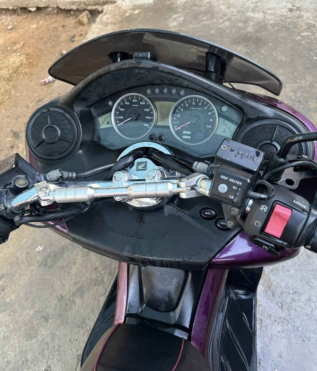 فورزة 0.10 MF
يدات تدفئة
جي بي اس 
جهاز انذار 
نضافة 90 بل ‎%‎
دراجة خير من الله 
بيها اشخوط قليلة 
سعر 1600 مليون وستمية وبيها مجال
وهذا رقمي ***********
