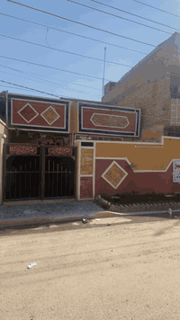 السلام عليكم اعاده نشر بيت للبيع او مراوس
امراوس بيت طابقين ونطي فرق 

المساحه (160م )
تفاصيل البيت🏠:
غرف نوم 2 + استقبال +صاله 2 + مطبخ +حمام عدد 2+ترك وره البيت+حديقه خارجيه + طرمه جبيره +سطح جبير+مخزن فوك البيت تم ترميمه قبل فتره قصيره واجهيه وكاشي وسيراميك جديد/ استقبال ديكور حديث تفاصيل البيت من الداخل موجوده راسلني وخادمك
موقعه📌:
الضباط وره مطعم الامير وره جامع البديع قريب على الشارع العام يعني الفرع وجه على الشارع العام يم ملعب محمد نامس لي صاير على الشارع العام وقريب على مدخل التكسيات والجسر ومطعم الامير +وجود مدارس قريبه جدا ابتدائيه ومتوسطه . وكذلك الشارع الي بين جسر الحسينيه والسيطره الثالثه جاي يتم التبليط موقع البيت كلش ممتاز
السعر في الخاص او لاتصال على الرقم رجاءً 
***********/كرار المحمداوي
وتساب
مع تحياتي لجميع
