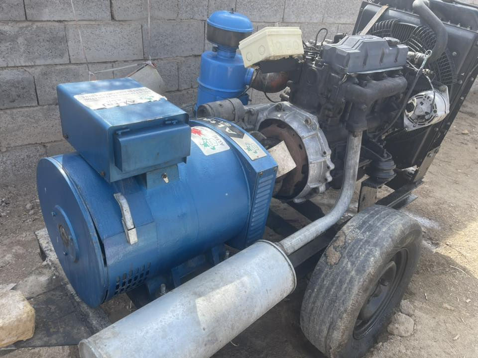 للبيع او المراوس بمولد اصغر يعني ١٥ kv ومحرك ٢ او ٣ بستم 
وحسب التفاهم 

مولد كيا ٣٠ kv 
جاهز من كلشي 
مشتغل ايام قليلة 
سعر ١٣ ورقه وبيه مجال 
***********
