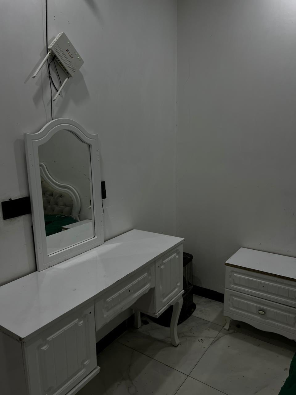 غرفة نوم نضيفة كلش مابيها اي كسر سعرها 350 وبيها مجال
الي يريدها ع واتساب ***********
