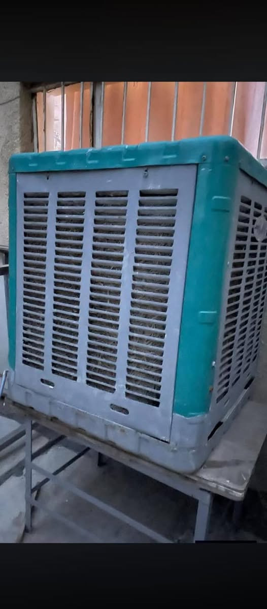 كراسي حلاقة مال صالون 4 واحد جبير و الثاني وسط واثنين صغار و طباخ نظيف شغال على الفحص مبردة بعدها جديدة واوفن أسعار مناسبة عنوان بغداد الجديدة اللي يريد ن يدخل خاص يراسل لو يتصل على هذا الرقم *********** بي وتساب
