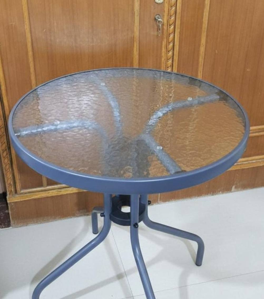 السلام عليكم.. غراض كله جديده غير مستخدم تصفيت محل كله اثاث بريطاني مو تركي...الاسعار مذكوره....ميز الطعام الجوزي 65
ميز الطعام الرصاصي بلا كراسي 40
ميز الجوزي العمودي ارتفاع 2 متر يصير يم المرايا او المغسله 40
جهاز طفل حديث الولاده يتكون من ثلاث قطع كاروك جرارات حافضة ملابس 60 مكتبه قراة مع جرارات 45 
مكتبه تعليگ او ارضيه مع جرارات صغيره 40
كشوانيه 20...القياسات مكتوبه على الكارتون..  اتصل ***********
