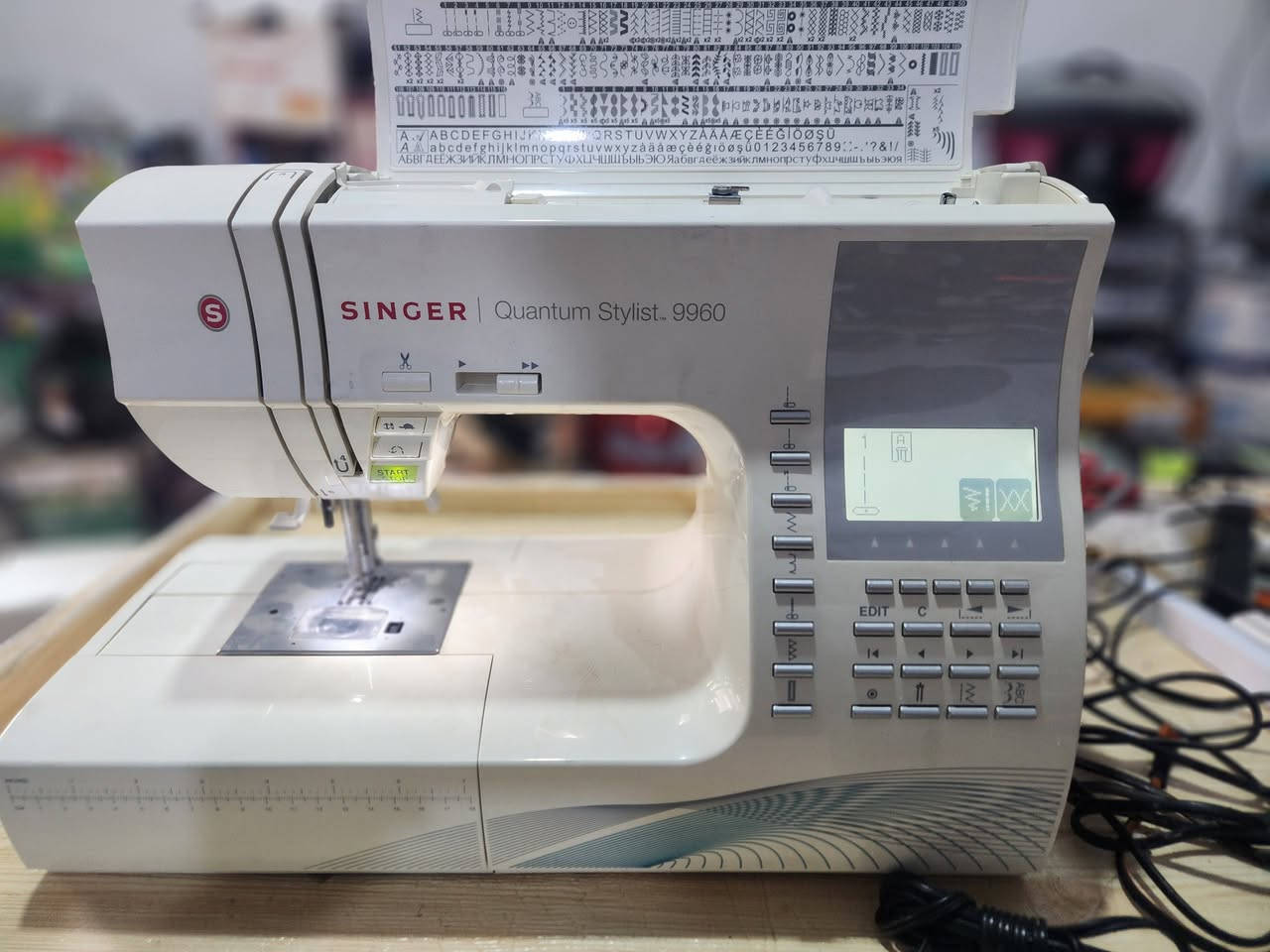 تتميز ماكينة الخياطة Singer Quantum Stylist 9960 بـ 600 غرزة مدمجة فريدة من نوعها.تحتوي على شاشة LCD سهلة القراءة تعرض الغرزة المحددة والتحكم في الإعدادات.تتضمن الماكينة ميزة خياطة 5 أبجدية مختلفة للخطوط والمونوجرام.تأتي بهيكل معدني متين لضمان الثبات وتقليل الاهتزاز أثناء العمل.
350 الف


**إذا كنت صاحب هذا الإعلان وتريد حذفه لأي سبب، رجاءا أرسل رسالة إلى الدعم الفني**
