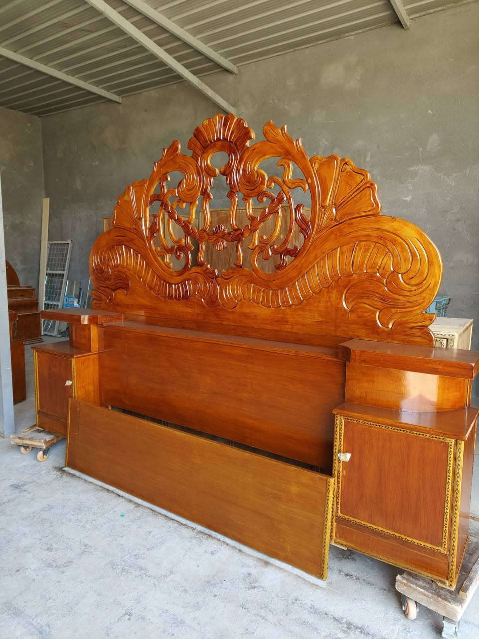 يالله 
غرفة نوم 6باب ملحق  
صاج تسكام 5 ملم طبيعي 
الضهر جرجوبة  براغي 
غرفة مال عرس  جدا حلو الغرفة 

السعر 850 مع الشد والنقل داخل الحلة 
  
توصيل محافظات  او اقضيه ونواحي  بكروه مناسبه 
*********** 

العنوان   حلة ناحية ابو غرق
