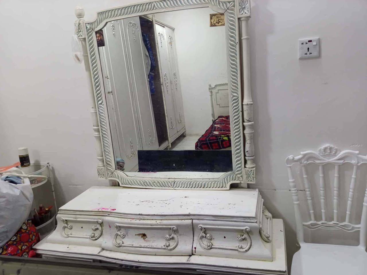 سلام عليكم غرفه نوم للبيع خشب ثقيل 350وبيها مجال***********
