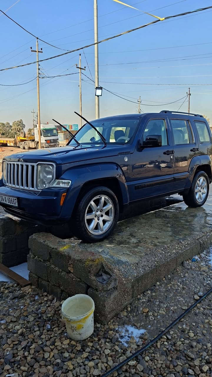 تحيه طيبه للبيع جيب لبرتي ٢٠٠٨السياره جاهزه من كل النواحي كير ومكينه وحداديه تخم تاير تبريد تدفئه شغالات فور ويل اترايك للبصره السعر ٨٠للاستفسار على الرقم ***********مكان السياره واسط النعمانيه
