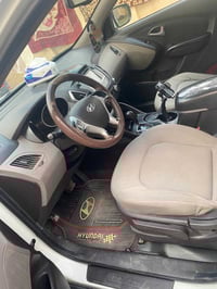 توسان موديل ٢٠١٣  فول موصفات بنوروما اشاير مري  محرك ٢٠٠٠  رقم بغداد  ...