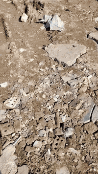 السلام عليكم قطعة الارض لبيع
وجه 5ونزال 17 بصف ركن مي مجاري كاملات 
سعر 8  لاستفسار ***********
