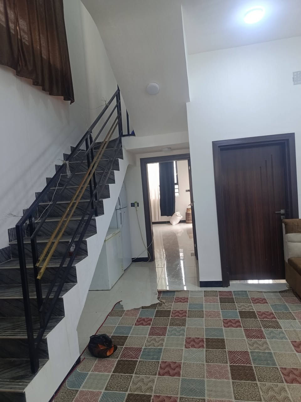 بيت للبيع  مساحه 200 متر طابو زراعي سند 25 تحويل مباشر حديقه  وكراج سياره ستقبال 2 غرف نوم  مطبخ كليدور مجمع صحي داخلي صحيات خارجيه بيت متعوب عليه شغل درجه اوله السعر120 بي مجال قليل حله  ورديه خارج  يبعد عن الشارع العام 600 متر حي سكني كافة الخدمات شارع سبيس عرضه8ونص متر /***********
