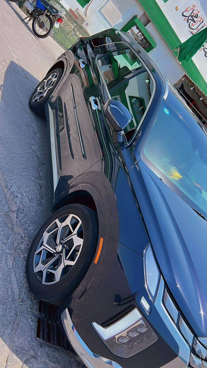 السلام عليكم 
بلسايد 2022فول 1/1 هيترك
المحرك : 3.8L V6
اللون :  ازرق غير محدد
رقم بغداد بأسمي 
المواصفات : 
فتحتين 
بصمة تشغيل + بصمة ابواب + تشغيل عن بعد
رادارات اماميه + خلفيه + جانبيه 
حساسات اماميه + خلفيه
5 كامرات 360 درجه 
كشنات اماميه خزن ميموري 
كشنات اماميه خلفيه تدفئه + تبريد 
كشنات جلد + سقف شاموه 
كشنات جميعها كهرباء+الصف الثالث صعود ونزول كهربائي
كشنات vip منفصل 
دشبول اضاءة محيطيه متعددة الالوان 
بردات جانبيه 
تبريد مركزي + منفصل التحكم 
تحكم ستيرن + شفتات ستيرن + تدفئه ستيرن 
مري هيتر + تعتيم 
ويل كب 20
سقف كنتاره
صندوق كهرباء شفط + 4وضعيات فتح صندوق
5 وضعيات قياده 
اوتو هولد + نقطه عمياء + اوتو بريك 
سايد بريك بصمه + مثبت سرعه + تحديد مسار 
شحن لاسلكي + شاشة كبير + carplay 
فور ويل 
وبعد بيها هواي مواصفات 
السيارة حادث  فقط جاملغ امامي جهة السايق سيارة مكفولة من صبغ ايرباك طاك
السعر 290 وبيها مجال قليل 
الشراي يتصل 
مكلف بالنشر 
*********** البصرة, العراق
