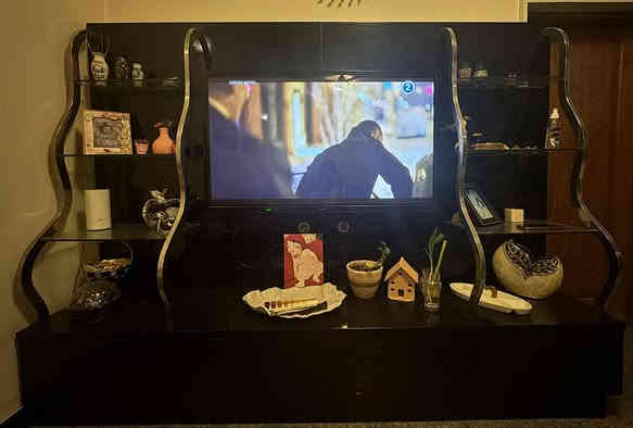 السلام عليكم
بوفية للبيع بحالة جيدة اللون اسود بسعر 400,000 IQD الف دينار عراقي
وبيها مجال التواصل
***********
