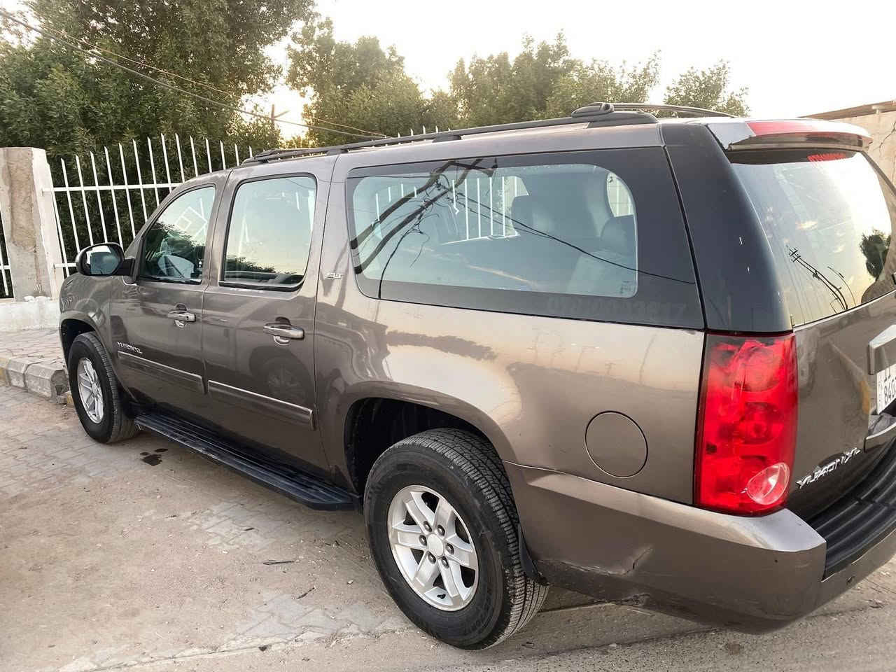 🚗 للبيع: جي إم سي يوكن SLT 2013
رقم ( أنكليزي دولي) بغداد خصوصي 

(فحص وهزه جديده)

     ( مشروع وطني) 

 (سنوية جديدة. )

(لغاية 30/11/2030

📍 مكان السيارة: السماوة – قضاء الخضر

📞 للتواصل: ***********

📊 المسافة المقطوعة: 163,000 ميل قابلة للزيادة 

🛠️ المحرك: 8 سلندر – 5300cc

كير محرك اكسل شرط 

برغي ممفتوح بيهن

⚙️ المواصفات: فئة SLT

(7) راكب

• مقاعد أمامية كهربائية

• تدفئة مقاعد 

• مثبت سرعة

• تشغيل عن بعد

• تحكم ستيرن جهتين

• ترحيب بالمرايا

• تحكم دواسات بنزين

             (مع)

• بريك كهربائي

• كاميرا خلفية بلادية 

• تبريد ممتاز جيدجداً 

• دواخل سوداء نظيفة جدًا جداً

• كامل المواصفات ما عدا الفتحة

⚠️ أضرار السيارة:

• وارد امريكي 

• تبديل الجاملغ الأمامي الأيسر والبنيد

📌 تفاصيل إضافية:

• السيارة بسمي 

• ⁠تحويل ثاني يوم

• ⁠بدون وكالةً 

• شرط التحويل

• طخم إطارات جديد مع بطارية جديدة

• حدادية جديدة

• طخم دبلات جديد

💰 السعر: 200 ورقة –
