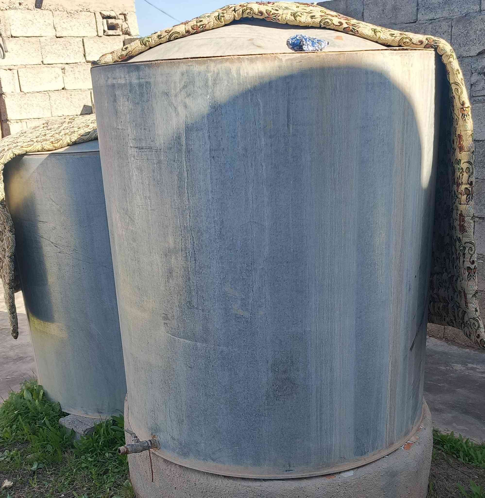 للبيع
***********
ميز مكتب سعر 40 الف خزانات عدد3سعر الواحد 30الف كيزر عدد 2 سعر 30 الف الواحد
