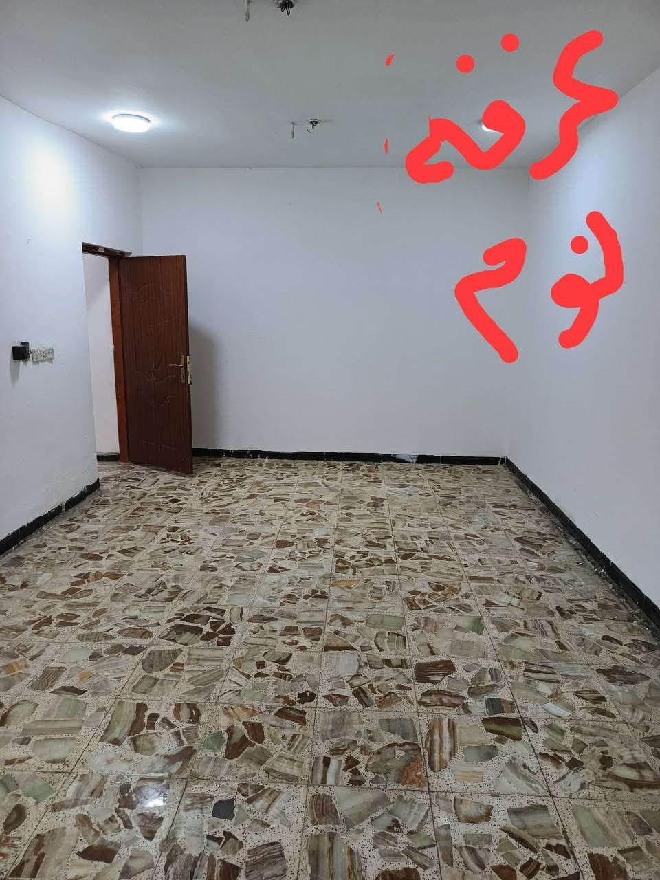يوجد مشتمل للايجار يحتوي على غرفه نوم صاله مطبخ حار وبارد هول مجمع صيحات إضافة إلى  كاميرات مراقبه 
خط مولده ذهبي انترنت 
الموقع 
حي الامام قرب سنتر الاسعار مقابل مجلس محافظة 
قرب مدرسه الزهاوي 
الاتصال بالرقم للمعلومات 
@*********** 
المساحه ١٢٠م
