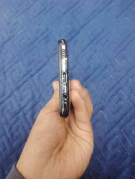 سلام عليكم
A70
ذاكره 128
شحن تايبسي سريع 
جهاز كله شغال عده بصمه بسبب شاشا مبدله فقط لباقي كله شغال 
سعر75وبي مجال
***********
