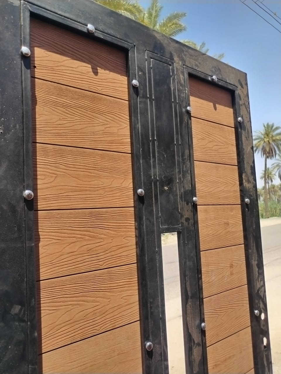 اللهم صل وسلم على نبينا محمد 
حداده بوب وشبابيك محجلات درج بوب قاصه بوب سلايت خارجيه سقايف (سندويج +جينكو) ... 

الشغل ↩️بغداد والفلوجه والرمادي

التواصل

***********

واتساب ***********
