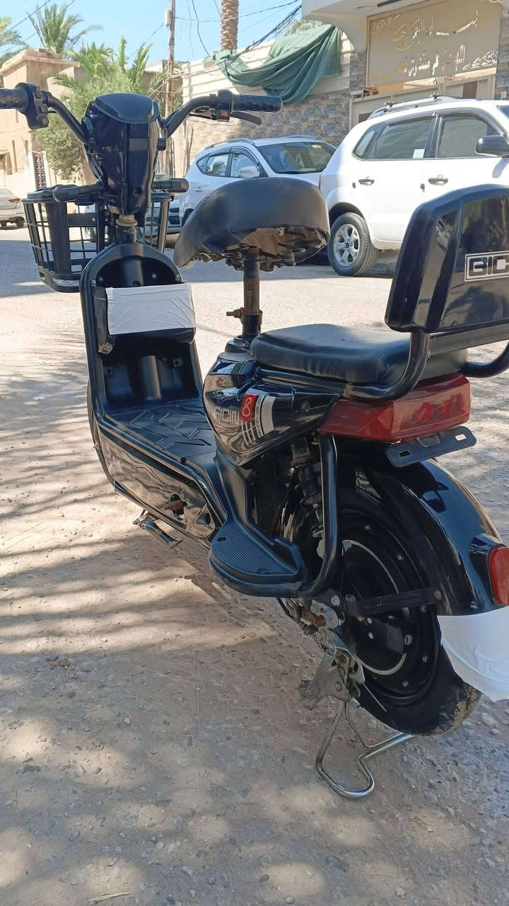 سلام عليكم شباب دراجه شحن للبيع  دراجه نضيفه وحلوه بطاريات جدد سرعته 45 حقيقي سعره200 الشراي خاص او***********
