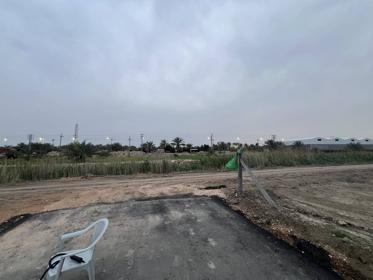 الموقع الهاشميه قرب طريق ياحسين قريب من المدارس والمستشفى  ***********
