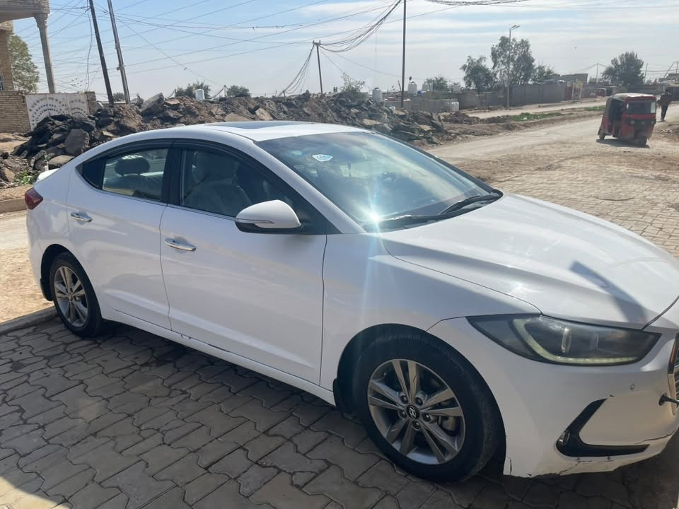 السلام عليكم سياره انتره موديل ٢٠١٨ خليجي فه GLS 
بنيد مبدل بيها مكانات بارد قليل 
سعر 138$
مكاني بغداد 
***********
