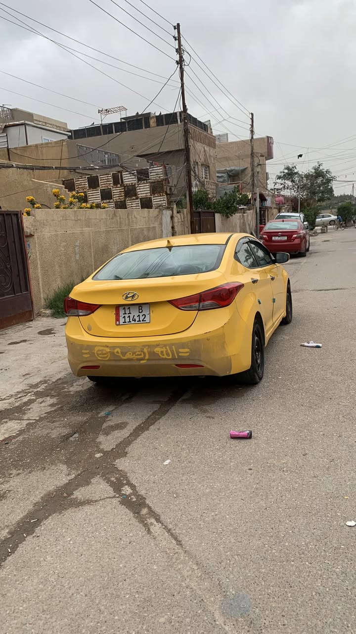 السلام عليكم النتره مديل ٢٠١١حادثها بابين عكس السايق ودوسه صفحه يمنه يحتاجلها ترتيب سياره حلوه ماشيه ١٦٥سياره تبريد ثلج صدر امامي مال تفصيخ بيها صدر خلفي  يحتاج دبلات عنوان الامين ***********
