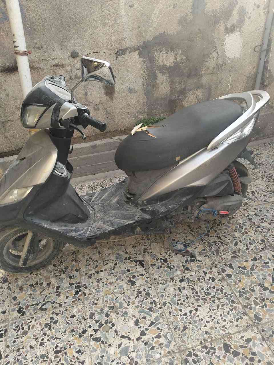 سلام عليكم ماكس ثعلب دراجه محركه حيل نضيف  يرادله شوية تعديلات سعر 550 وبيه مجال مكاني بغداد الحسينيه متواجد على فيس وعلى واتساب ***********
