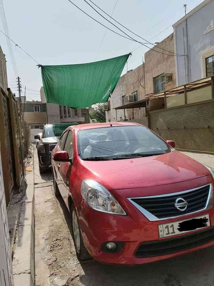 السلام عليكم ورحمة الله 
نيسان  صني  موديل 2012 شكل ال14
رقم بغداد سنوية بإسمي
مواصفات خاصة 
4جام كهرباء 
يدات داخل وخارج نيكل
بطاين بلاستك وقماش  
شاشة بلادية
مساند اماميه  وخلفية
تچاوي  بلاد 
ويل كب بلاد 
تحكم استيرن لون تيتانيوم 
گير مكينة صدر تبريد گشر كله ممتاز
مكان قرب العاب السيديّة  
ابو علي////‭0773 268 9251‬
