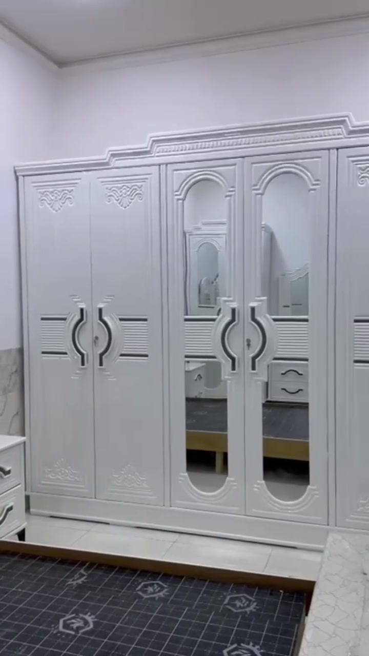 غرفه نوم من بيت الزبون 
شغل درجه اولى الخشب ثقيل صبغ حراري 
الداخل صاج طبيعي 
غرفة ست ابواب تصميم تركي بشغل ولمسات عراقية 
الخارج ام دي اف 12 ملم 
الداخل صاج طبيعي 4 ملم 
القاعدة بلوك صاج 16 ملم 
الظهر جرجوبة فتح وشد براغي 
الصبغ فرن حراري ودرجة اولى 
الدوشمة عراقية وخياطة يدوية والون حسب الطلب
السعر مليون و800وبيه مجال بسيط للشراي 
 #للمتابعين #للجميع


**إذا كنت صاحب هذا الإعلان وتريد حذفه لأي سبب، رجاءا أرسل رسالة إلى الدعم الفني**