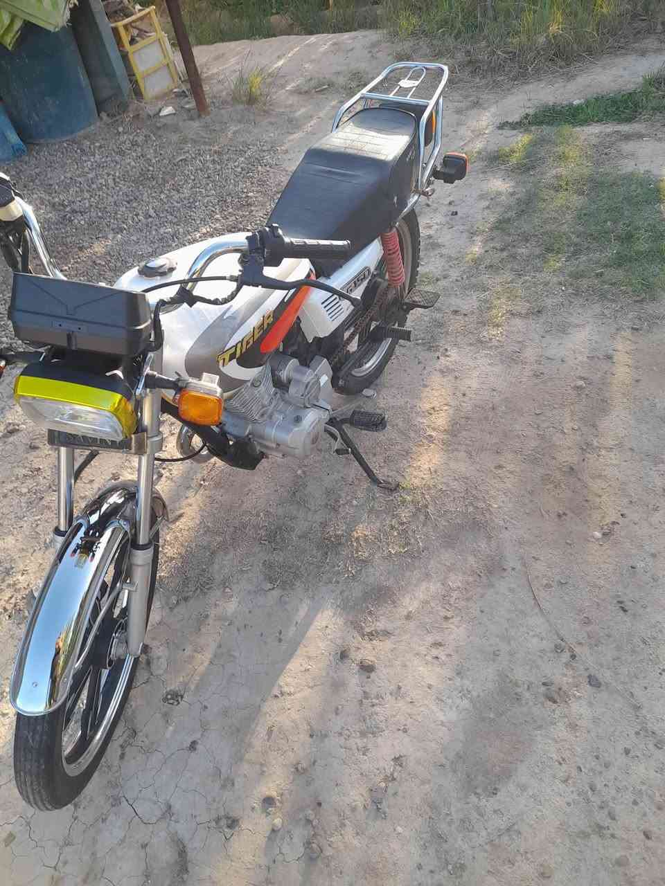 سلام عليكم دراجه سيفان 5 كير موديل 20 دراجه نضيفه خير من الله السعر 400 وبيها مجال الشراي ايخابرني واني خادم اله ***********
