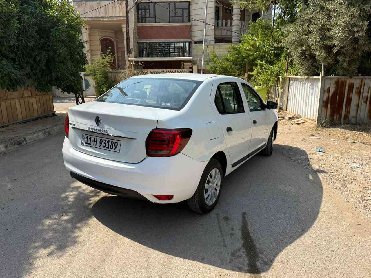 السلام عليكم رينو سمبل 2020 مكفوله من الصبغ بيه فقط بارد ماشيه 102 كيلو تقريبا جاهزه مكينه كير خير من الله السعر 85 وبيه مجال مكانه بغداد للاستفسار ***********
