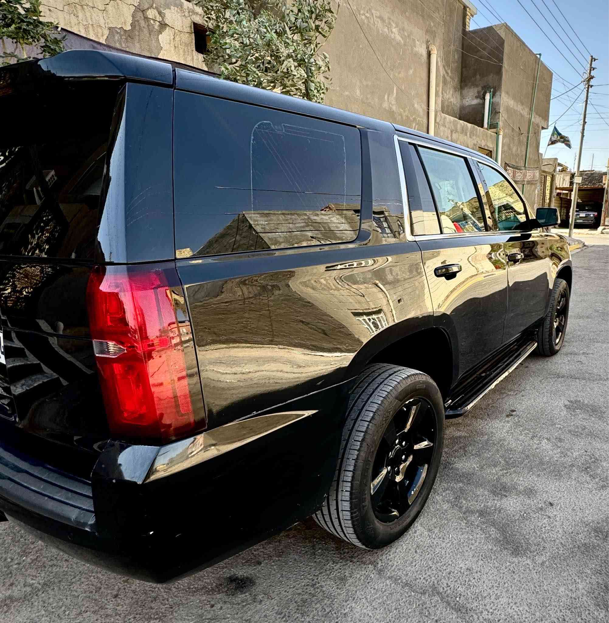 تم تنزيل السعر 
تاهو 2017 وارد امريكي بوليس 
بيه شبرين جاملغ خلفي تعديل وقطعه كلير
السياره جديده 
تايرات جدد محرك كير جديد ماشيه 160 
السعر 280 قفل 
مكانها البصره شط العرب
***********
*********** البصرة, العراق
