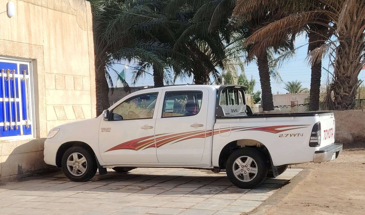 للبيع هايلوكس 2014 كويتي كير او تماتيك كفاله عامه السياره جديده وجاهزه للاخير السعر 208 وبيها مجال للشراي ***********
