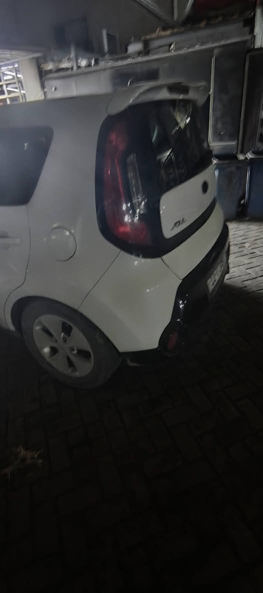 السلام عليكم ... يا الله كيا صول وارد أمريكي موديل 2015 مكينه 1600 حادثهه من أمريكا تحت قبق  و شويه من ذيل باب الصندوق و بالعراق صبغ باب الصدر إلي امأشر علي بسبب البطش و بخه كد شبر بالبنيد السياره بدون أيرباك بأسمي رقم أنكليزي بغداد السعر 95 للاستفسار *********** يوجد واتساب
