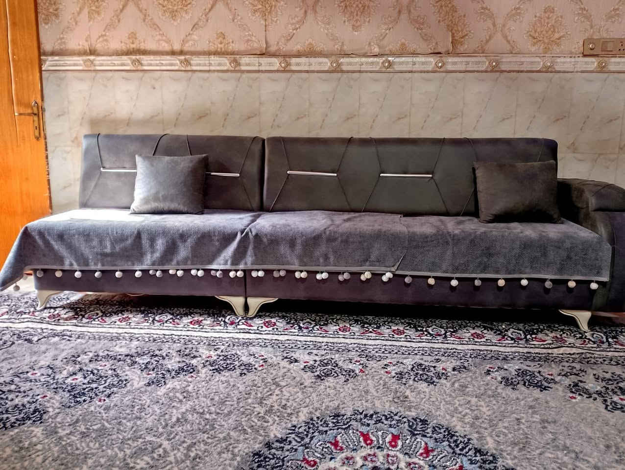 السلام عليكم طخم اخو الجديد استعمال
قليل السعرمعاطبلات450 

***********
