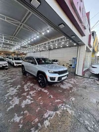 🌹🌹تحية طيبة🌹🌹 جيب 2023 بلاك توب  فول عدا الفتحة  صور الحادث مرفقة  بدو...