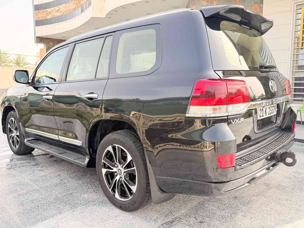 السلام عليكم للبيع  لاندكروز موديل ٢٠١٨ فئه بريم
فول مواصفات محرك ٨ سلندر حجم ٤٦٠٠
٨ ايرباك 
مواصفات البريم المعروفه سياره مكفوله من الصبغ والتبديل ما عدا اربع أصابع بارد بالجاملغ الامامي موضحه بسونار رقم سليمانيه سنويه لل٣١ السعر ٤٩٠ وبيه مجال للاستفسار *********** ***********
