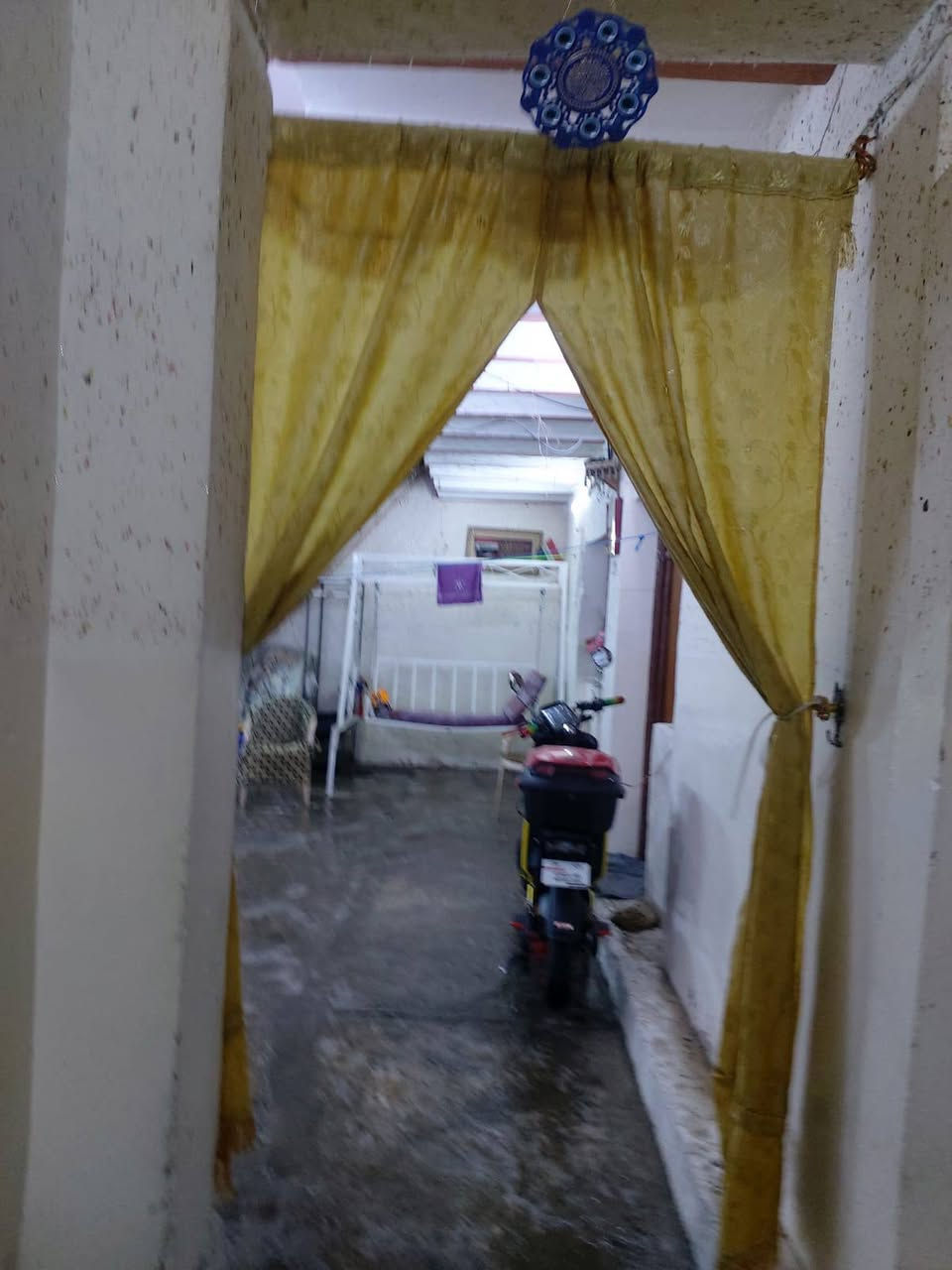 � دار للبيع –  🏡 طابق ونص 
📍 الموقع: الموصل – [ حي المنصور الجانب الايمن] 

خدمات ماي +كهرب خير من الله 

قريب علا المدارس والمسطوصف 

📐 المساحة: [ 150.متر   ]

الطابق الاول 1

🛏️ [ 3 غرف نوم  ] وستقبال وحوش 

🛁  ومجمع صحيات حمام وتواليت معزول 

🍽️ ومطبخ 

الطابق الثاني 

غرفتين نوم هيكل 

وسطح ناصي

وسطح عالي  

✅ سند طابو ملك صرف شرط التحويل 

💸 السعر: ( 90 )

📞 للستفسار اكثر الاتصال علا صاحب الدار

***********

                    ابوزيودي الدليمي صاحب الدار 

***********

