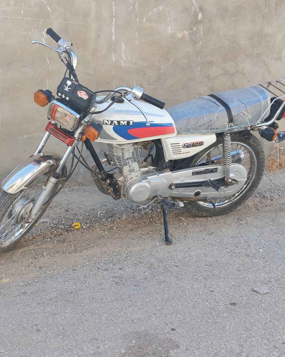 السلام عليكم نامه 24 اوراق اصولي مكفوله كفاله عامه بعدهي بنظافة الوكيل امتياز شبه شلامجه برغي نقص مابيها رايدها ب 650 وبيها مجال حك الجيه مكاني محاويل ناحية الامام مامتوفر خاص هذا رقمي ***********
