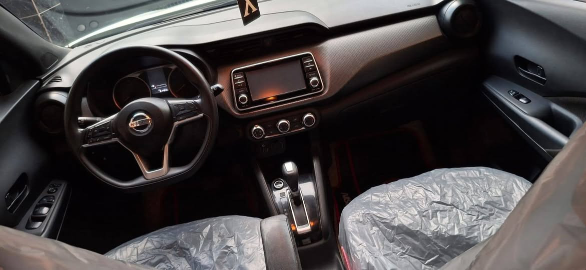 NISSAN . KICKS . 2020
نيسان كيكس . رقم بغداد بأسمي .
((( كير . محرك . تبريد . تدفئه . صدر . كهربائيات كلها جاهزه ))) 
حجم المحرك ٤ سلندر / ١٦٠٠ / 
ماشيه ٨٤ ميل ...
المواصفات ...
<<< بصمه . شاشه .كامره . حساسات . خلفيه . رادار جانبي وامامي . تحديد مسار . توقف ذاتي . تحكم جيهتين . نظام عادي وسبورت >>>
...............................
/// السياره حادثها بامريكا بنيد وبيها صبغ قليل مأشر عليه بالصور ///
رقم الشاصي [3N1CP5BV9LL563542] 
السعر ١٠٥ وبيها مجال ...
مكان السياره بغداد الكرخ .
للاستفسار ( *********** ) بغداد, العراق
