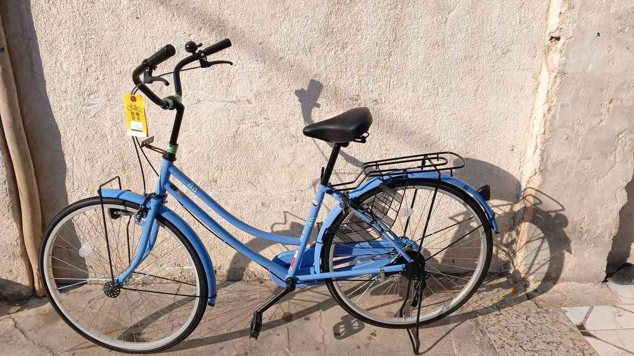 السلام عليكم بايسكل حجم 26 موديل 2022 للتواصل اتصال او واتساب على رقم ***********سعر 160 وبي مجال بسيط
