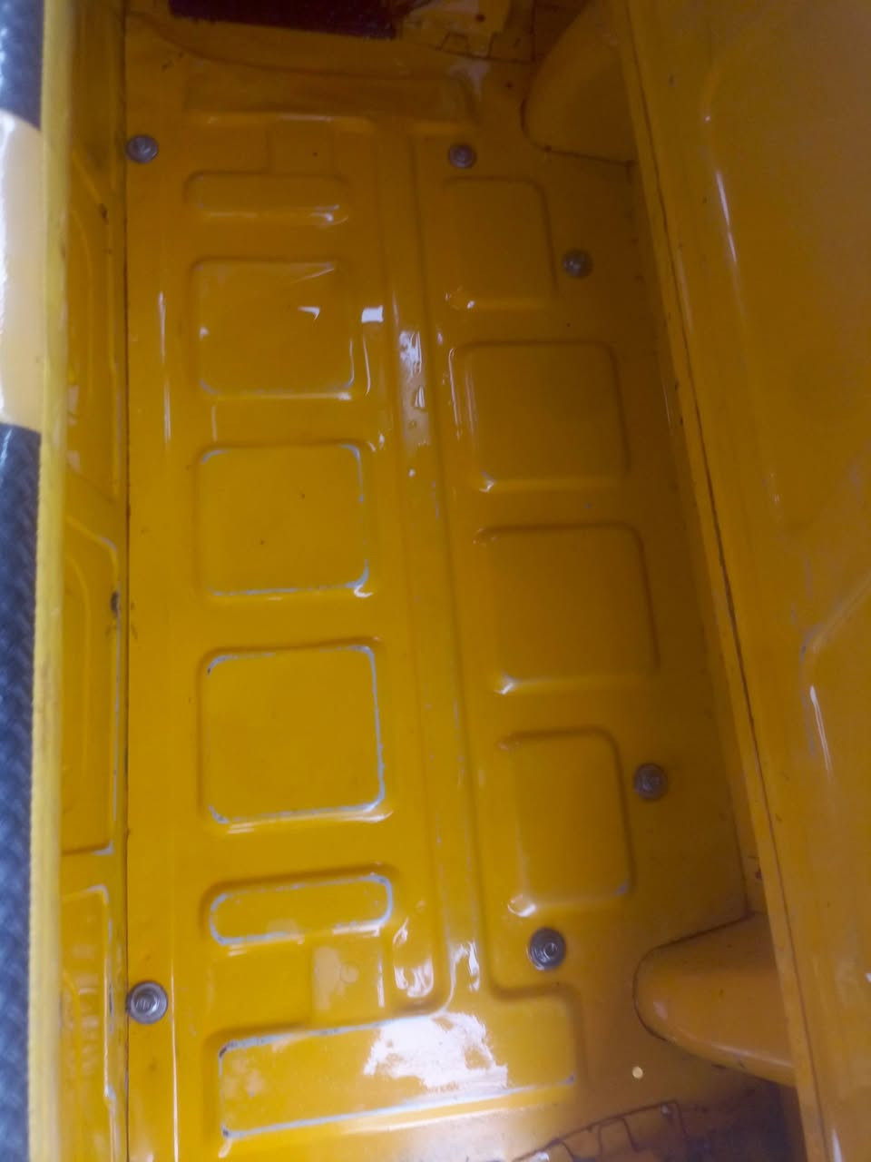 سلام عليكم تكتك مديل 21/12 للبيع مرقمه انكليزي الكهربائيات كلها شغاله المحرك ما  جادر جديد تخم تاير مسجل ابو الشاشه مكاني بغداد ***********
