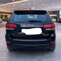 🚗 Jeep Grand Cherokee Trailhawk 4x4 2021 ⚫ اللون: أسود لؤلؤي ملكي 📌 ال...