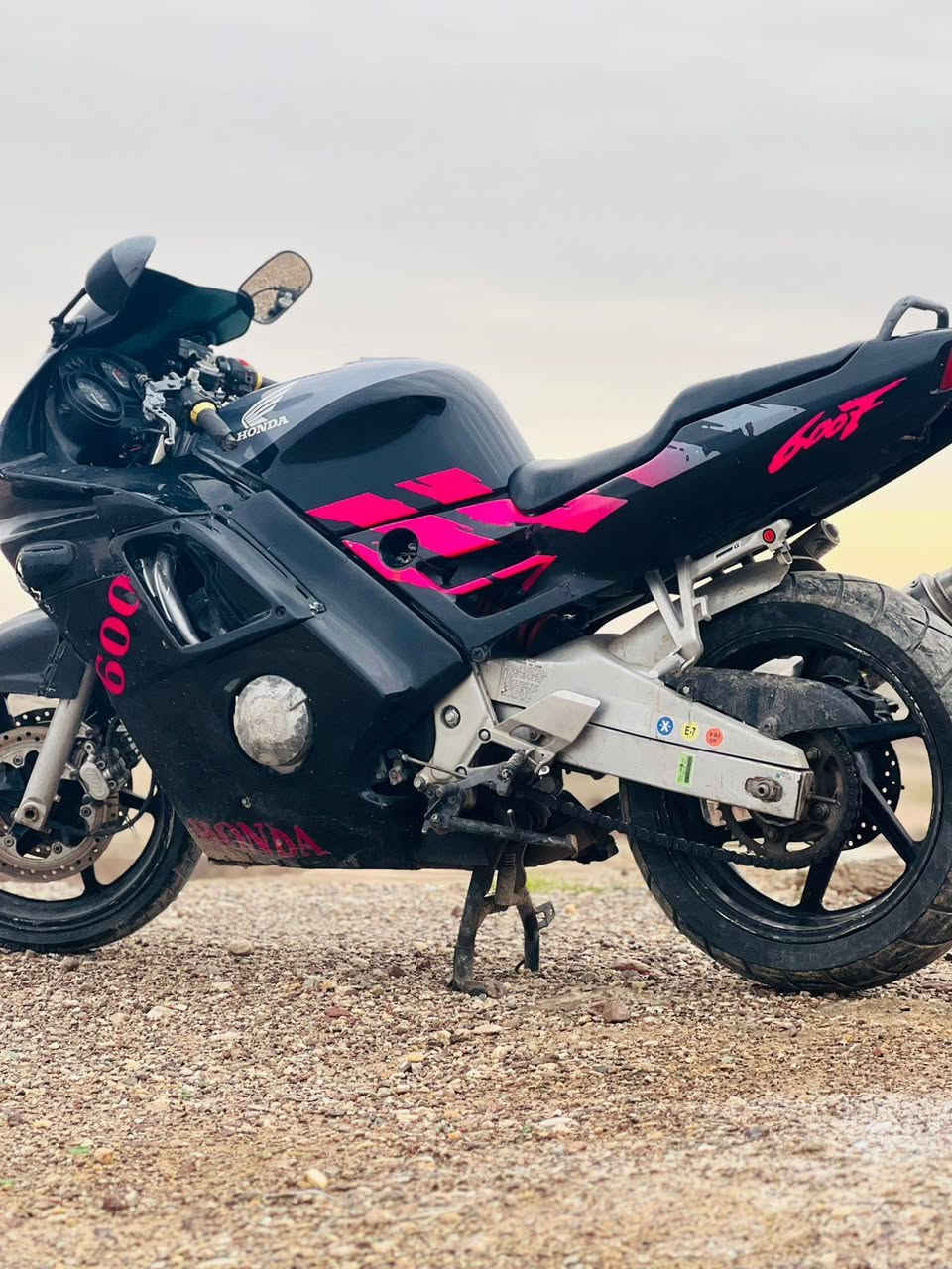 قرش 600 للبيع عليه ادامه كامل باتري دهن  ونواعم كلها  نگره سلف     حط بانزين وطلع  سعر 10 ورقات ومراوس سيبي  400 هم  مكان كركوك  
***********
