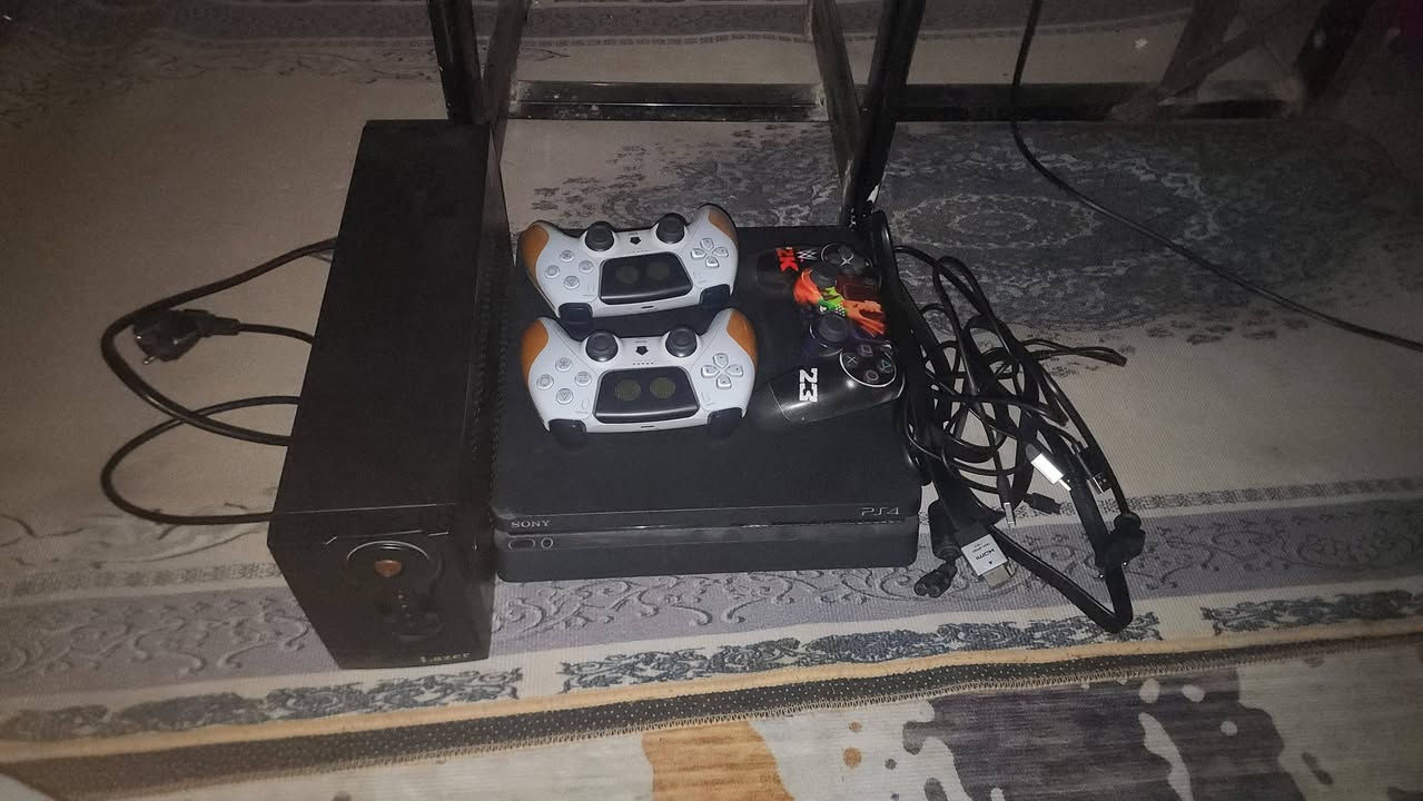 السلام عليكم ورحمة الله
ps4 فول نظافة لوك ستيكر يشتغل مهكر و اون لاين +
Ubs laser + جوستك عدد 3 + يحتوي على 5 العاب + كامل الملحقات استعمال قليل ربي يشهد علية
السعر 270 الف وبيه مجال خير من الله 
مكاني حي العباس كربلاء 
رقم الهاتف ***********
