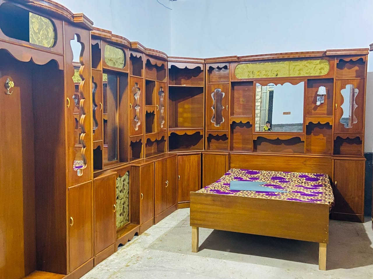 للبيع غرفة نوم هودج اربعينه قطعتين فصال حطاطه ثقيل كنتور ملحق 6طابقين شرط نضافه فول عنوان الرمانه البعبيد سعر 875 وبي مجال 
***********
