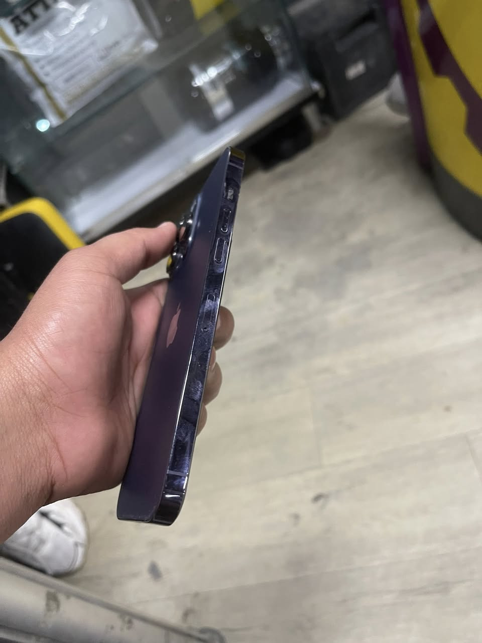 ايفون 14 برو ماكس/ دبل شريحة/بطارية 85٪ جهاز نضافة 100٪ ومكفول من كلشي محافظ علية / السعر 850 وبي مجال بسيط كلش مكاني الدورة /رقمي ***********
