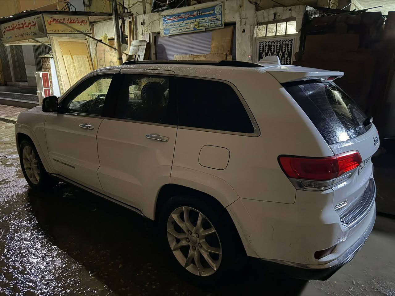 جيب كراند شيروكي
موديل 2017
لون ابيض ثلجي
ادوات حديده السيارة 
متوئم كامل شرط الحاسبه 
ارقام اصلية
كصة وحده فقط
سومات اعله فئة بلجيب فول للاخير معروفه مواصفاته
وارد كندي داخله كلين
رادار امام
رادار خلفي
رادارات جانبيه
دمام خلفي+سستم سماعات هارمن كار
تبريد تدفىه كشنات امامي
تدفئة كشنات خلفي
حساس امامي خلفي
لايت خليجي ابو اللد
زراك لايت
ترحيب علامت سومات انارة عند فتح الباب
جنطة كهرباء
وضعيات قياده 
مري شفط
تشغيل عن بعد
دواخل مو اسود لون قهوائي
ايرباكت كله سليمه
تبريد ثلج
السيارة مفتوحه سرعته شرط 240 تقفله
محرك مبدل مال 2014 
انسه الاود ونز كله بانزين عادي
وبعد بيه مواصفات هواي
السعر 105 وبيه مجال
استفار اتصل
***********
