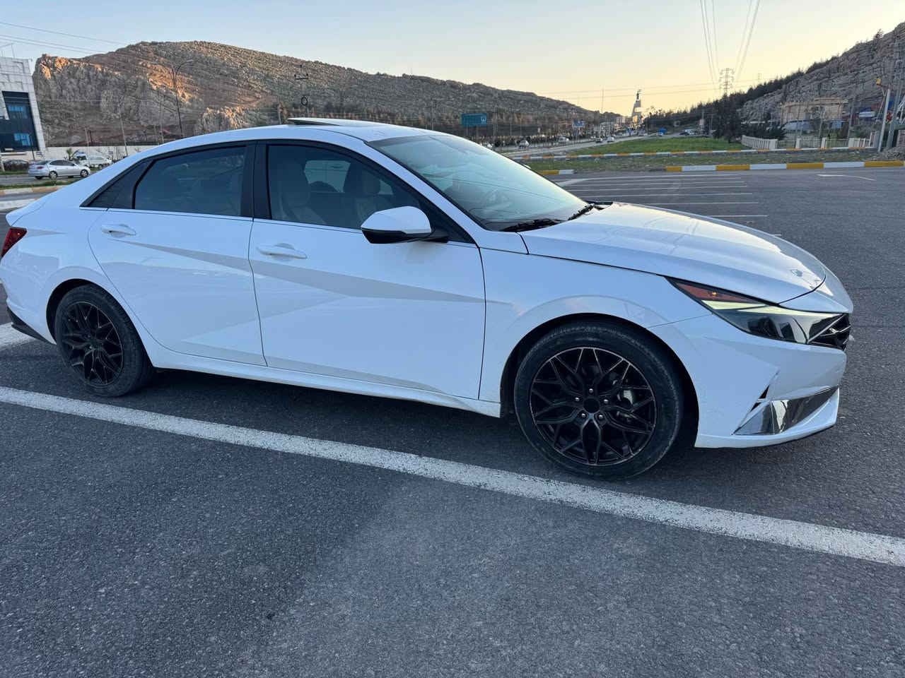 هیوندا ئەلنترا ٢٠٢٣ بۆ فرۆشتن یەک پارچ نیو سبوخ ناوەی نەگرتوو موسەفات لیمتیدد ژمارە ***********
فوول مواسەفات کوشن گەرم وە ساردی هەیە هایبیرد
کوشن خەزنە وە سەلاید ٤ مۆدی هەیە گیج ئلیکترۆنیە  

KMHLN4AJ2PU083720 أربيل, العراق
