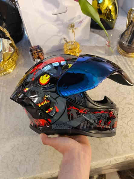 السلام عليكم خوذه قياس ميديم للبيع جديده بلكارتون شتريتهه ومناسبتني لان فكهه ثابت سعرهه ٧٠ الف بغداد الحسينيه ***********
