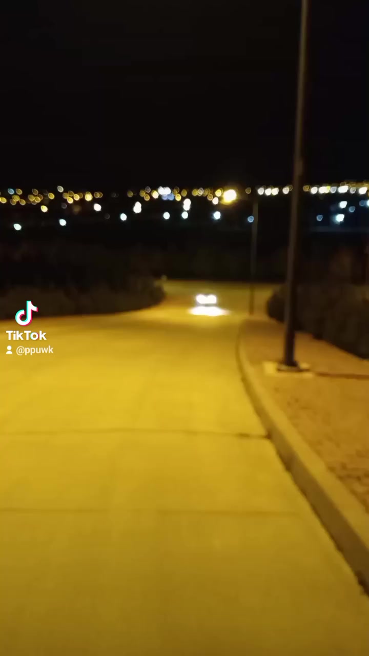 السلام عليكم سياره فورتي 2010 رقم انكليزي اديالى بسمي سياره حلوه ونظيفه عله ايدي كله جديد حادثه جاملغ وبنيد ومرجعينه نفسه لايت جديد صدر جديد كهربائيات جدد تخم تأير فلنجات ودسكات جدد كله جديد الله شاهد بس نقصه مشط استيرن سعره 85 ورقه وبيه مجال *********** وتساب
